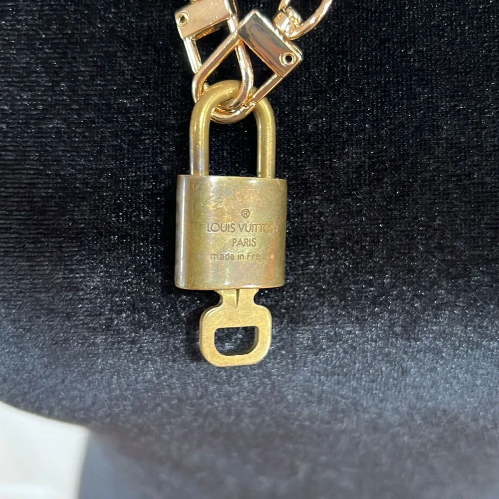 🧡Gold Chain Necklace with LV Lock Pendant 307 - Picture 4 of 14